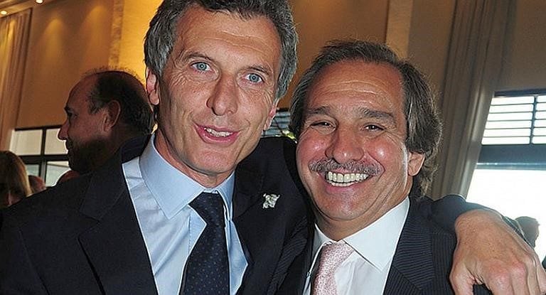 Macri y Caputo, juntos. El empresario de la construcción fue el padrino de la boda del presidente con Juliana Awada.