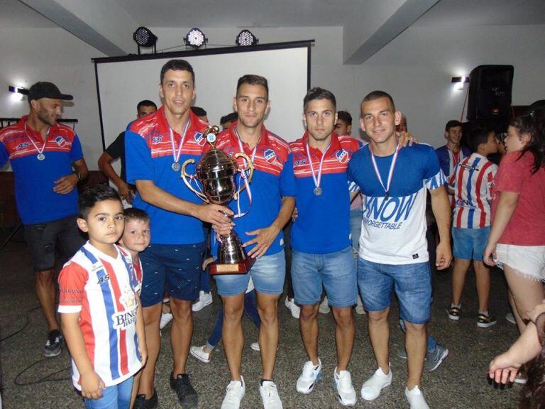 Agustín Trotta, Damián Fernández, Iván Mesa y Juan Gómez, formados en las inferiores, hoy campeones el Primera