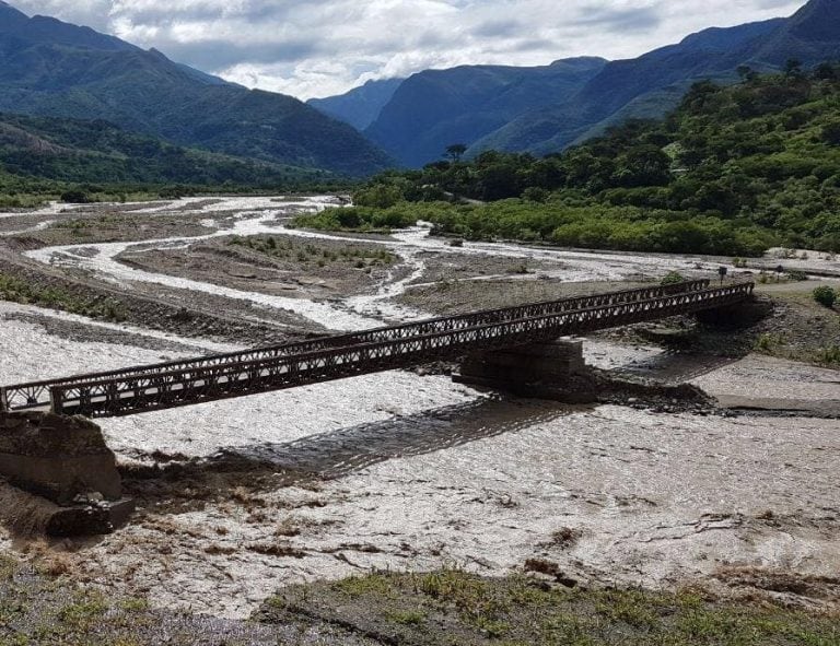 El puente de ingreso a Los Toldos.