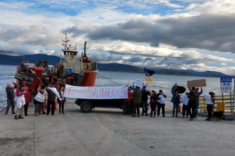 Comunidad Yagan contra las salmoneras