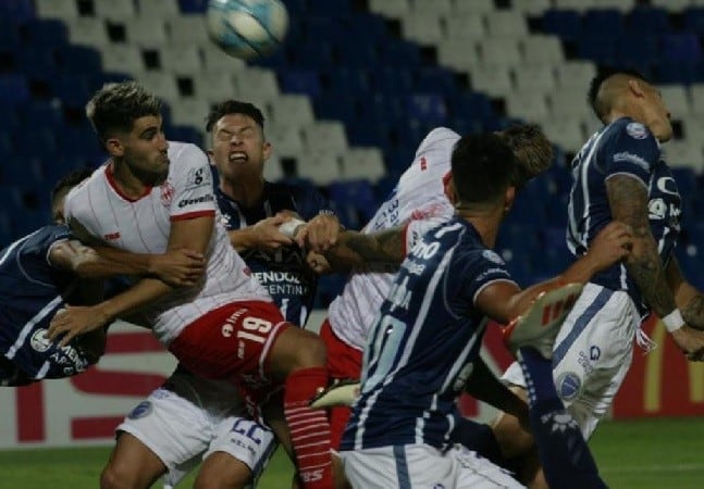 Godoy Cruz vs. Huracán en el estadio Malvinas Argentinas.