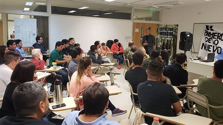 Ramón Garcés cuenta su historia a los alumnos de la universidad