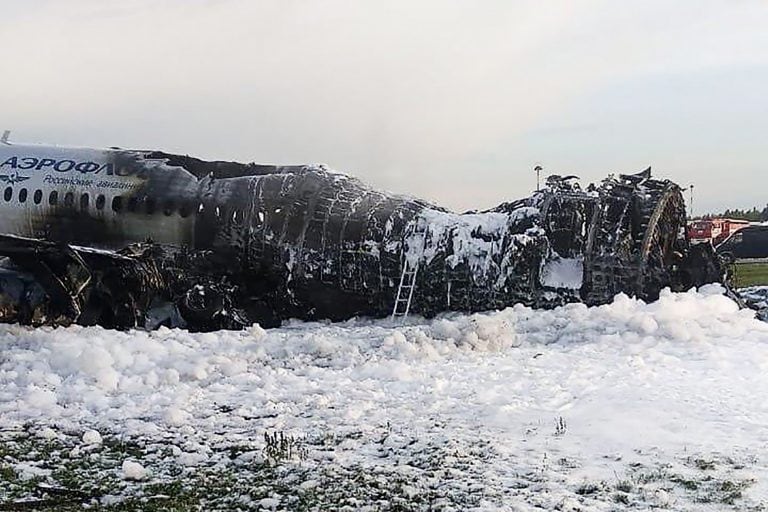 Los restos del avión (Foto: CITY NEWS AGENCY MOSCOW/AFP)