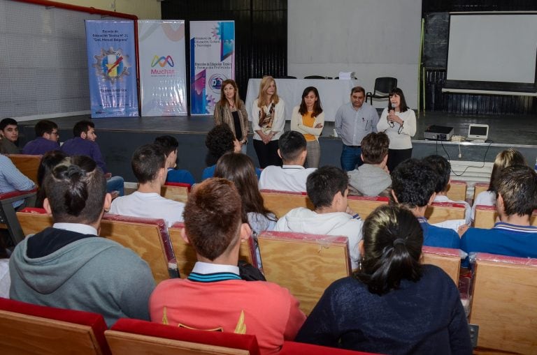 Masiva asistencia en la segunda jornada de presentación de los proyectos en la Escuela Industrial de Resistencia.