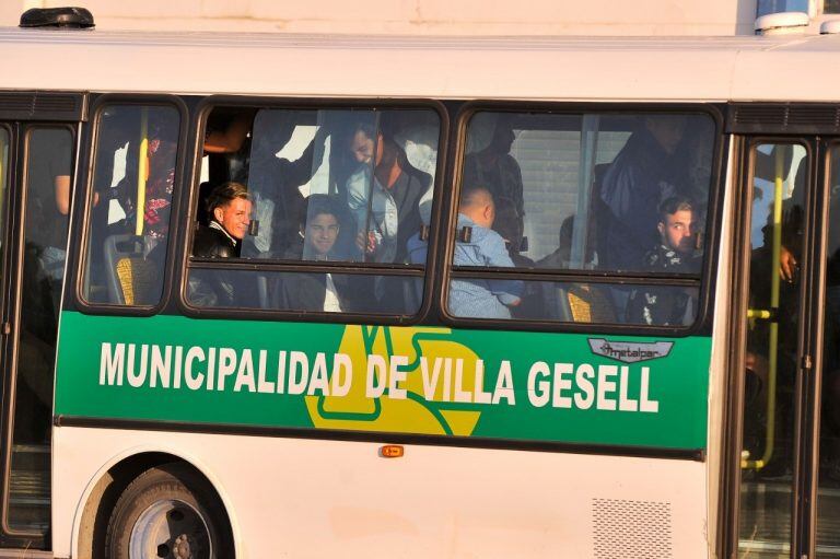 Los rugbiers detenidos por el crimen de Fernando Báez Sosa llegan a la última rueda de reconocimiento en Villa Gesell. (Clarín)