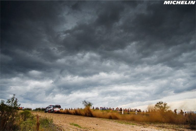 Amenazante cielo cubriendo el paso de Latvala durante el shakedown.