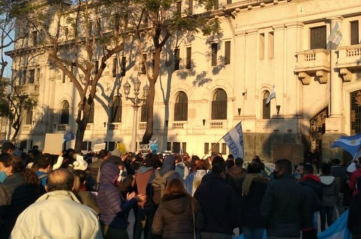 Liberaron al policía - remisero que mató a dos delincuentes