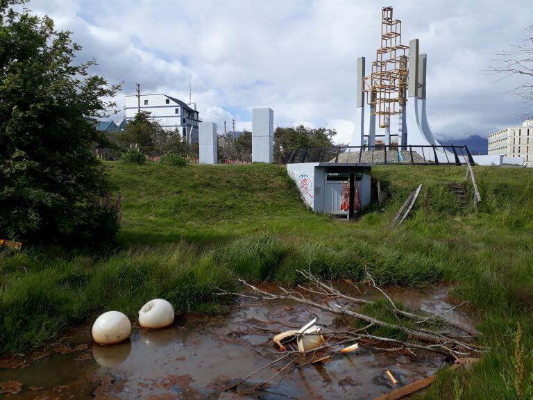 acumulación de agua y proliferación de contaminación