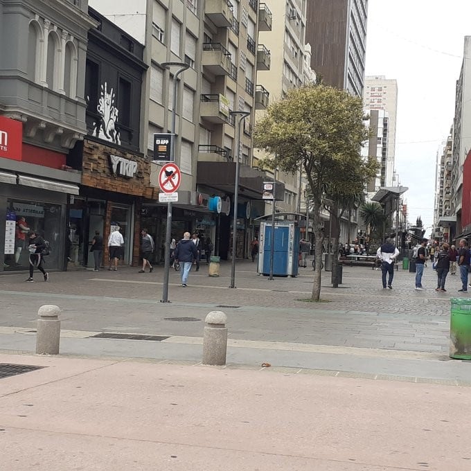 Desde la UCIP se mostraron conformes con la reducción horaria de los comercios (Foto: Twitter Gonzalo Patrone @gonimdq)