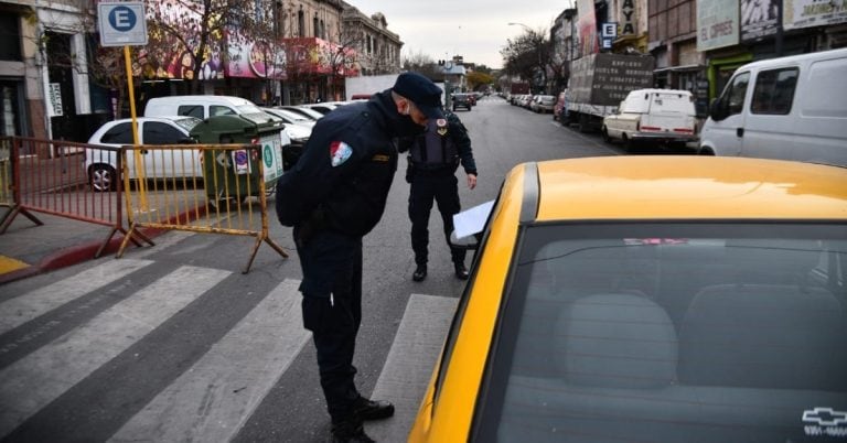 Controles en el Centro de Córdoba para evitar la circulación de personas.