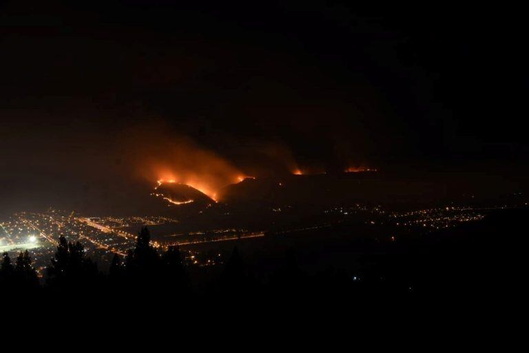 Imágenes nocturnas del incendio. Foto: Juan Balestra