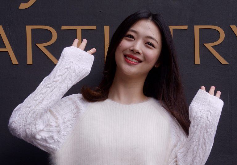 Sulli había vuelto en los últimos tiempos a ser perseguida en las redes sociales por su decisión de aparecer públicamente sin usar corpiño (Foto: Jang Se-young/AP)