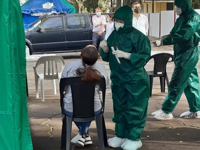 Realizan operativos de detección de coronavirus en los barrios. 