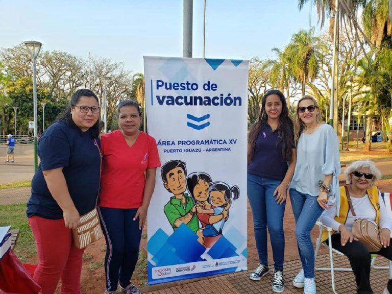 Campaña de vacunación en Puerto Iguazú contra la fiebre amarilla y el sarampión.