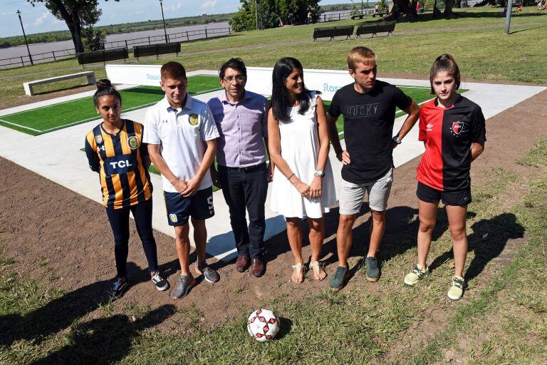 Jugadores leprosos y canallas inauguraron canchas de fútbol - tenis