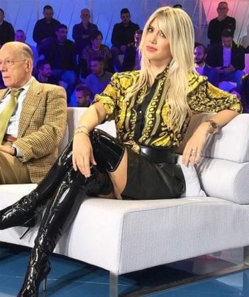 Wanda Nara es panelista del programa deportivo "Tiki Taka". "La contratamos porque no tiene pelos en la lengua", aseguró el dueño del canal.