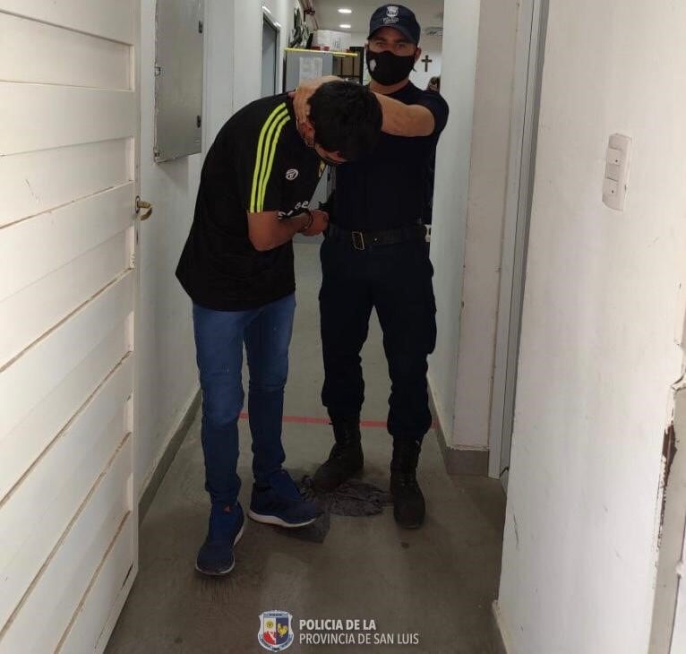 Traladan a la Penitenciaría a joven asaltante con arma blanca en Villa Mercedes