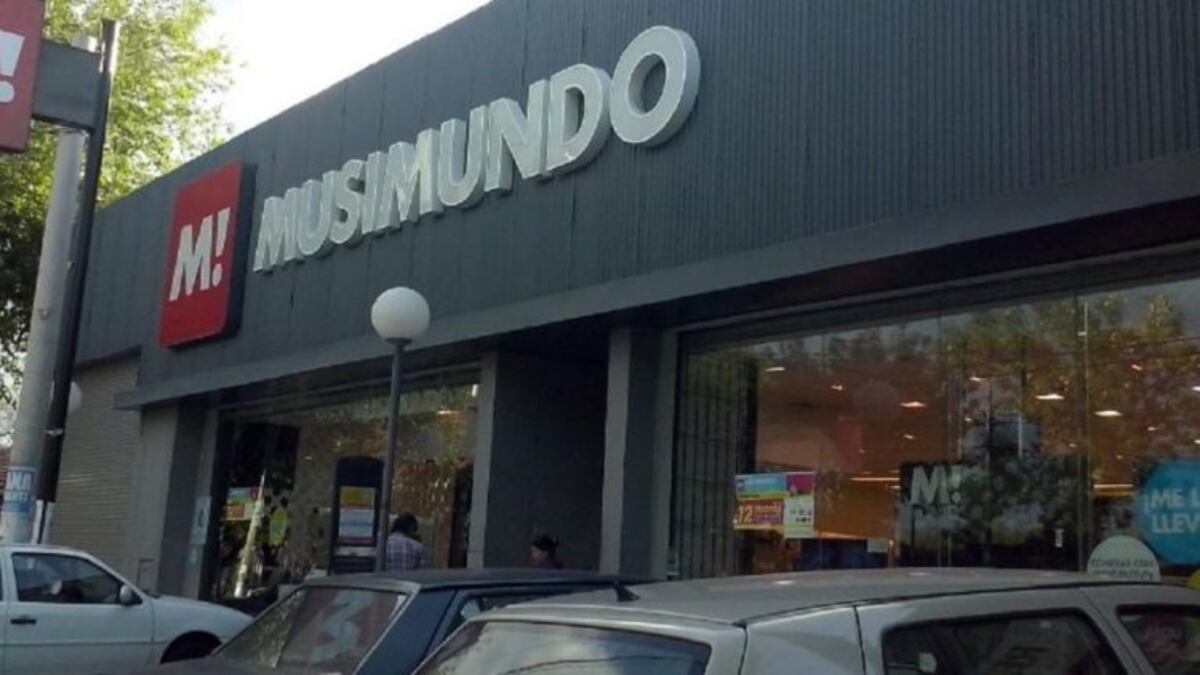 Se llevaron $200.000 de un Musimundo en Las Heras