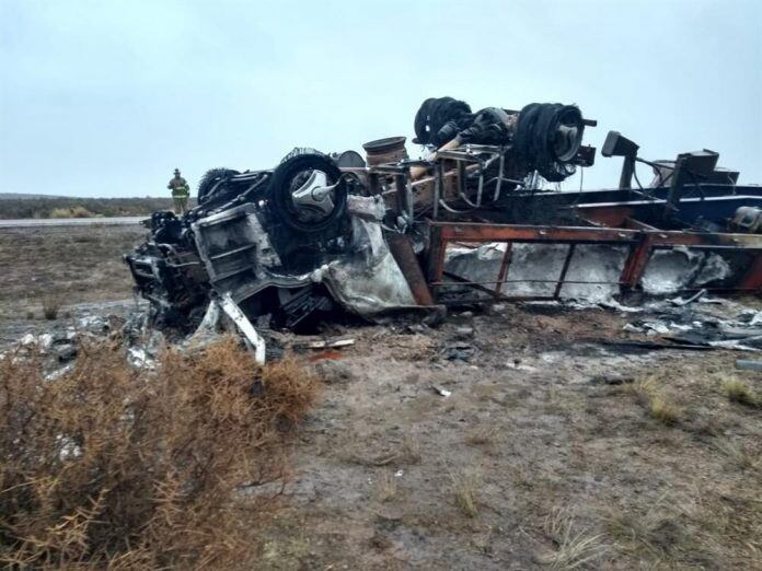 El joven conductor pareció aplastado y calcinado.