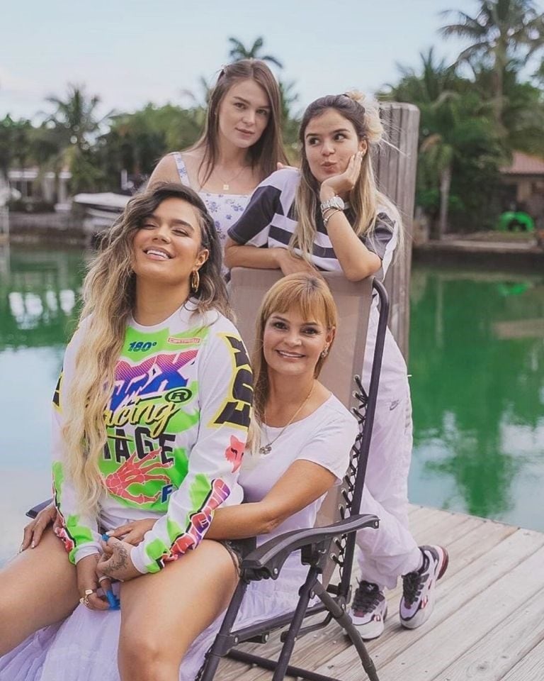 Karol G y familia.