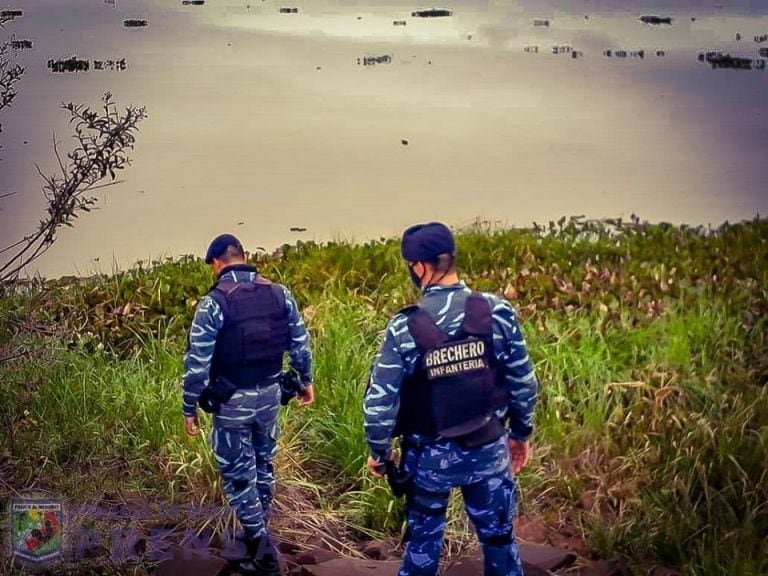 Efectivos de la Guardia de Infantería de Misiones en una zona del interior de la provincia.