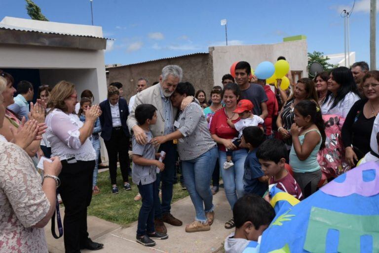 Nuevas viviendas entregadas en Nogolí y Candelaria. Foto: El Diario de la República.