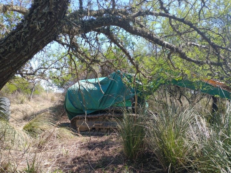 Algunos vehículos habían sido camuflados con lonas verdes. (Era Verde)