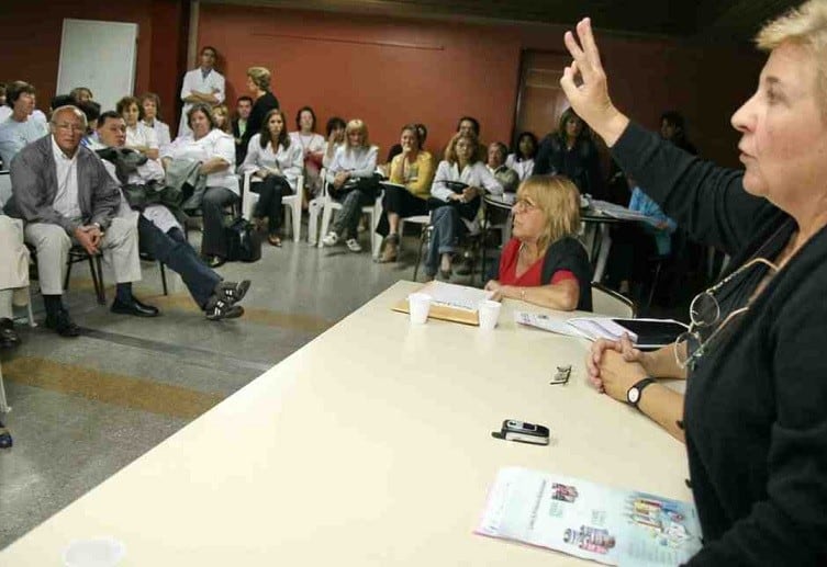 María Isabel Del Popolo, titular del gremio de Ampros, debatiendo si se presentan ante la Justicia.