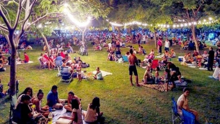 Los picnics nocturnos se realizan desde enero de 2017 con gran afluencia de rosarinos.