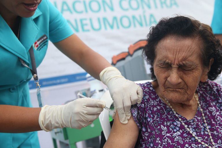 El principal grupo de riesgo del coronavirus es el de adultos mayores de 65 años.