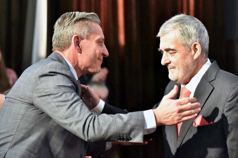 Arcioni acompañando  a Das Neves.