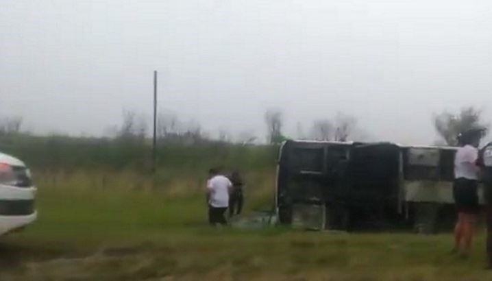 Volcó un micro cerca de San Lorenzo. (Foto: Corrientes Hoy)