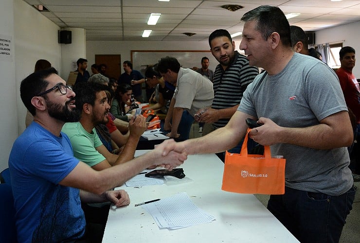 Entrega de tablets a la Policía de San Luis.