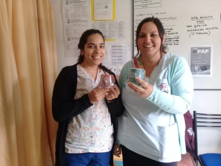 Tazas y mates de cerámica fueron entregadas en la mañana del martes, en el Día Mundial de la Salud.