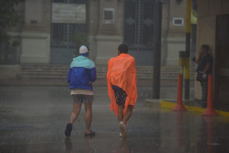 Las fotos de la tormenta en Córdoba del viernes 25 de enero y las calles anegadas.