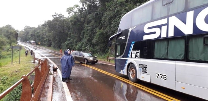 En el peligroso puerto curvo de la ruta nacional 12 el ómnibus de Singer se topó co otros tres vehículos accidentados y no alcanzó a frenar. (MisionesOnline)