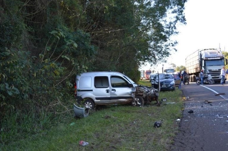 La Partner perdió el control e impactó de frente contra el Corsa que iba en dirección a Posadas.