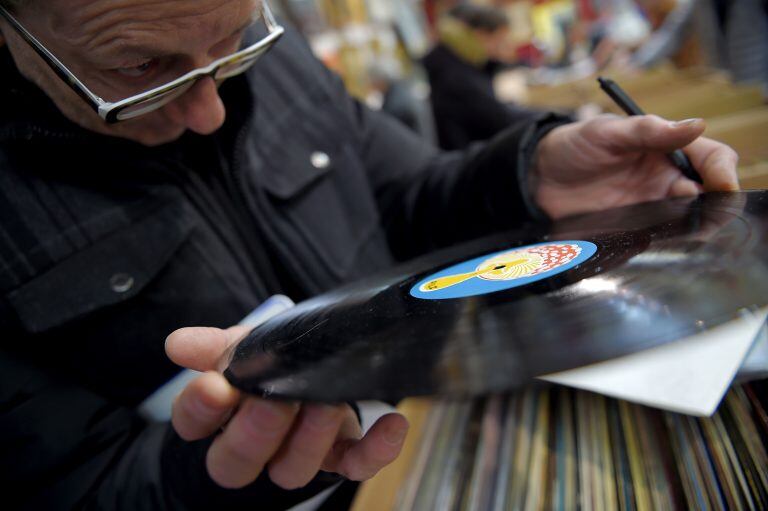 En 2017 la venta del vinilo aumentó un 21 por ciento respecto al año anterior, en el país (AFP)