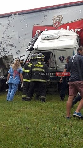 El camión se accidentó en el km 154 de la traza