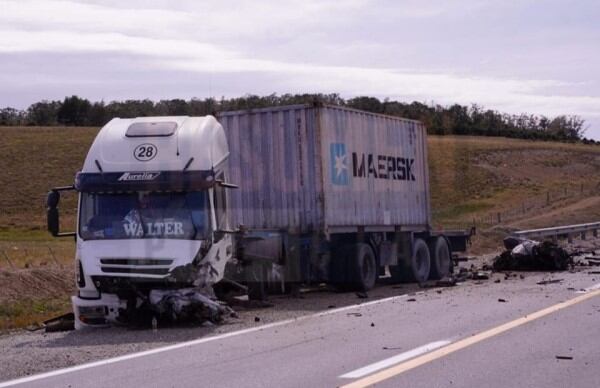 Fatal accidente en Ruta Nacional N° 3 dejo el saldo de dos personas sin vida. (Foto: Resumen Policial).