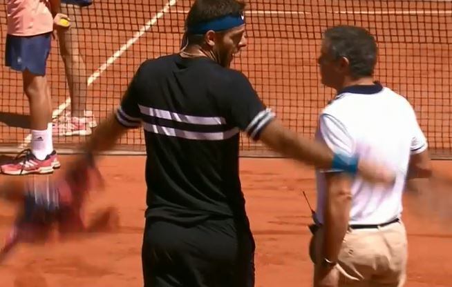 Juan Martín del Potro, furioso con un espectador por molestarlo durante su saque ante Marin Cilic.