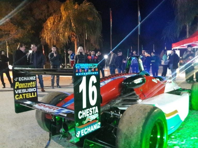 Durante el lanzamiento del evento, se exhibieron autos de las categorías cordobesas a las que pueden proyectarse los chicos tras la etapa del Karting; entre ellas, la Fórmula Renault Plus.