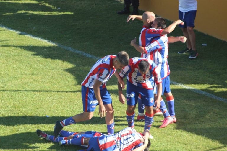 Rosario festeja el primer gol