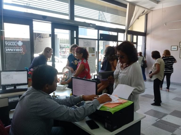 En la Casa del Jubilado, en calle San Martín 1.150, los jubilados jujeños pueden firmar el documento que se elevará al Defensor de la Tecera Edad.