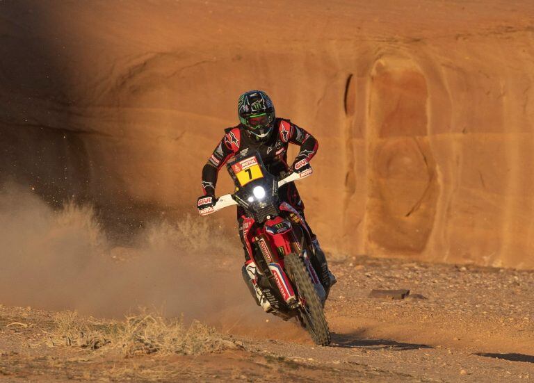 Kevin Benavides, el mejor argentino de la general en la categoría Motos. Por ahora, tercero, a 11m32s.