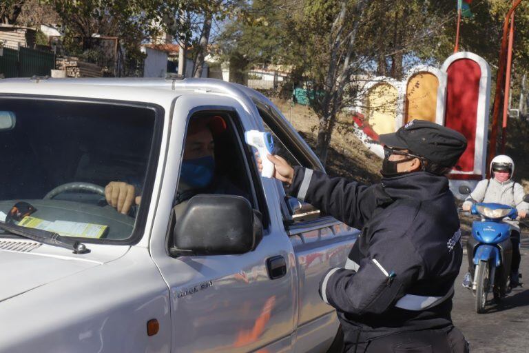 Incorporaron en Carlos Paz el registro de la temperatura corporal. (Foto: prensa municipal).