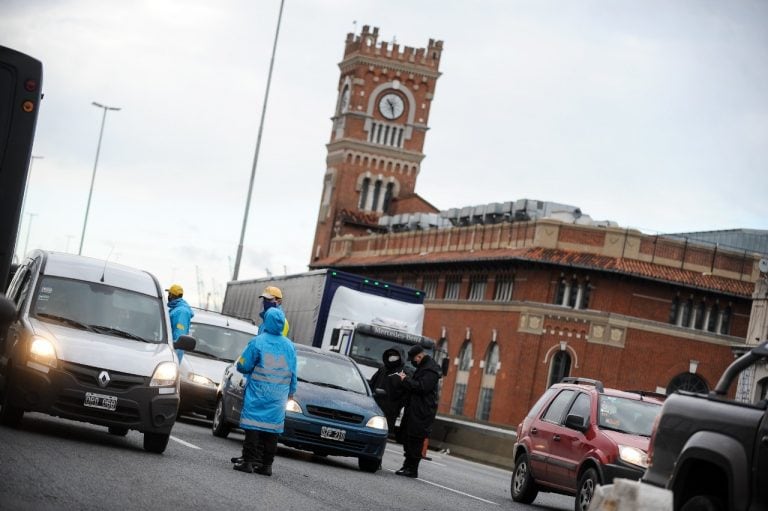 Fuerte aumento del tráfico vehicular este lunes 11 de mayo de 2020, día en el que comenzó la flexibilización de la cuarentena vigente por el coronavirus en la ciudad de Buenos Aires. (Clarín)