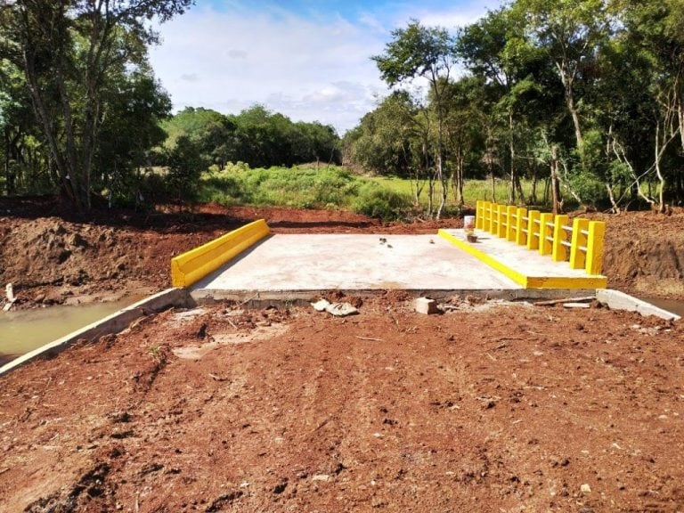 Puente listo para ser inaugurado en Concepción de la Sierra, sobre el arroyo Barrero. (Vialidad)