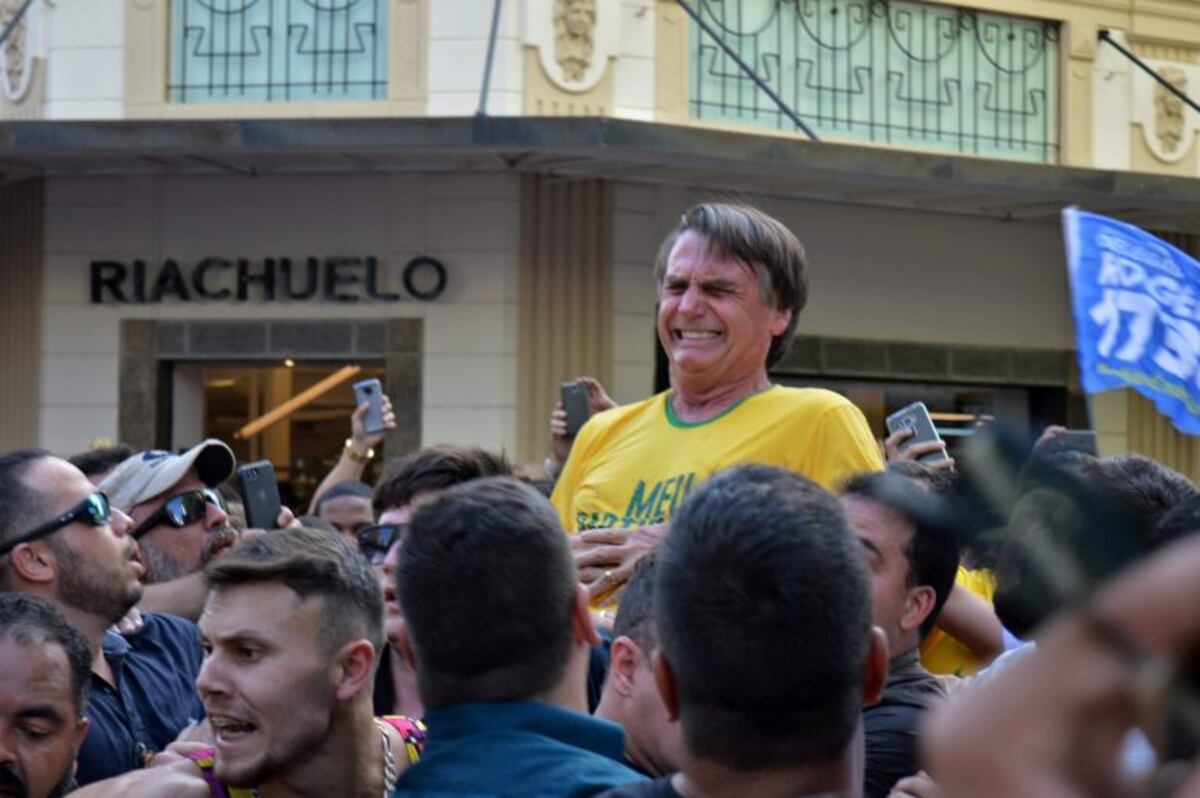 Apuñalaron a Jair Bolsonaro, candidato a Presidente en Brasil