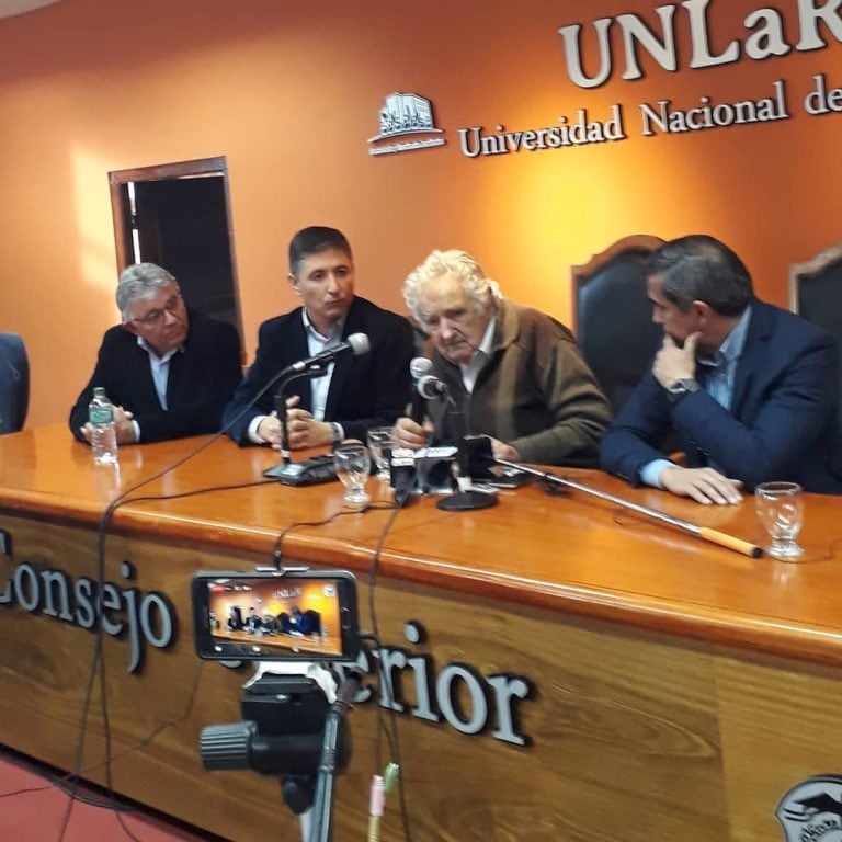 Visita de José Mujica a la UNLaR